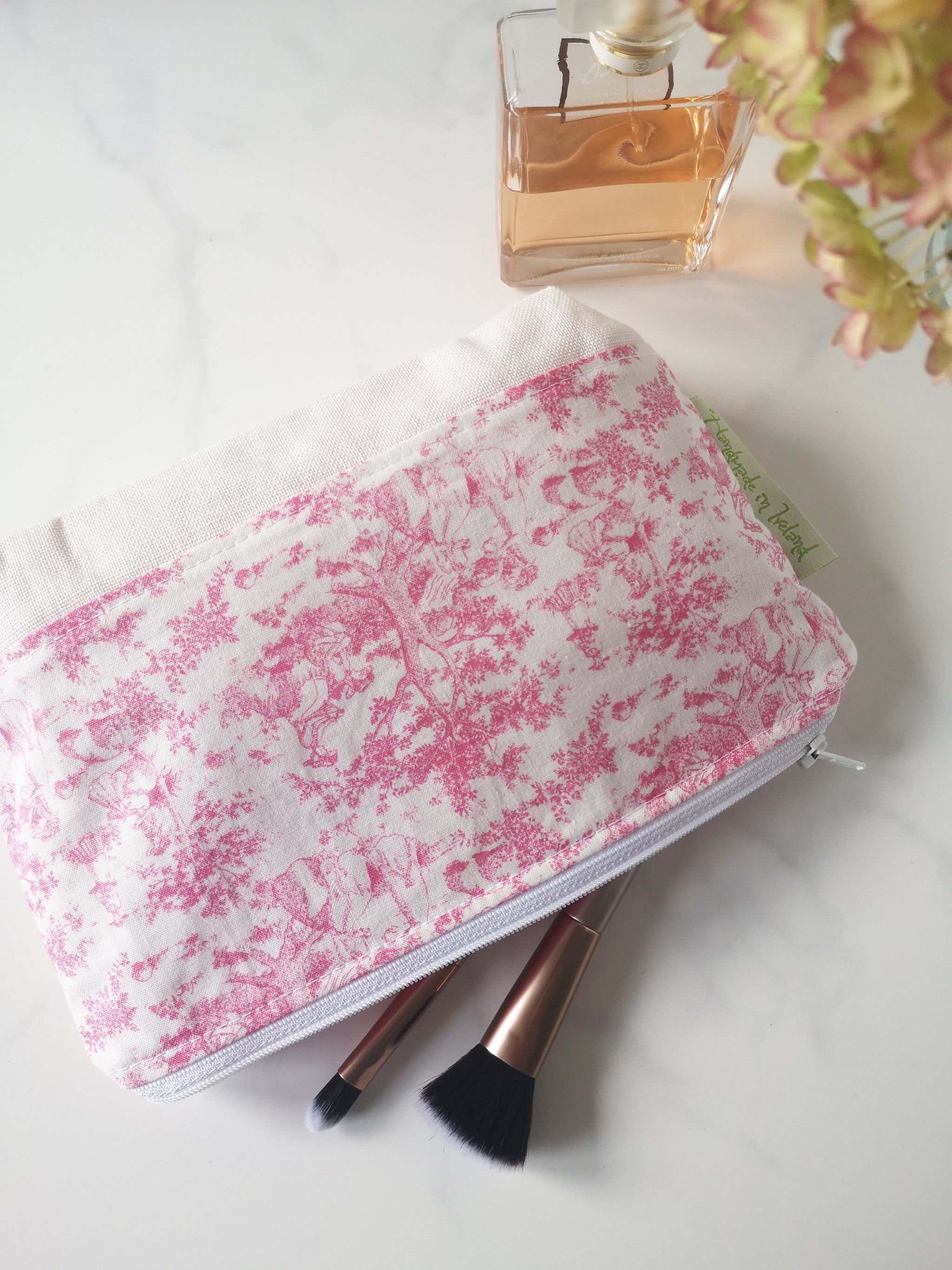 Michael kors pink outlet makeup bag